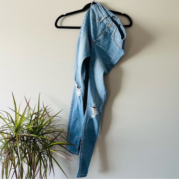 Low rise skinny distressed Hollister Jeans 💜 - Picture 5 of 5